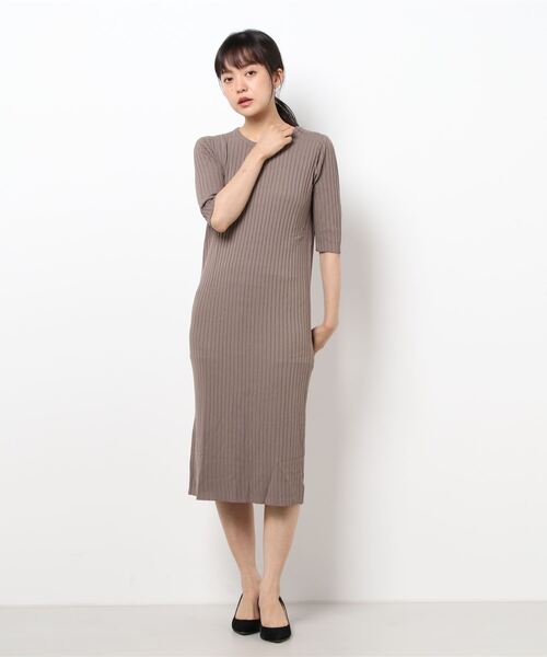 Monocoro toppi(モノコロトッピ)の「リブニットミモレ丈ワンピース(ワンピース・レディース・ベージュ/グレー/ブラック・MEDIUM)」の7枚目の写真