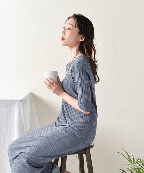 Monocoro toppi(モノコロトッピ)の「リブニットミモレ丈ワンピース(ワンピース・レディース・ベージュ/グレー/ブラック・MEDIUM)」の14枚目の写真