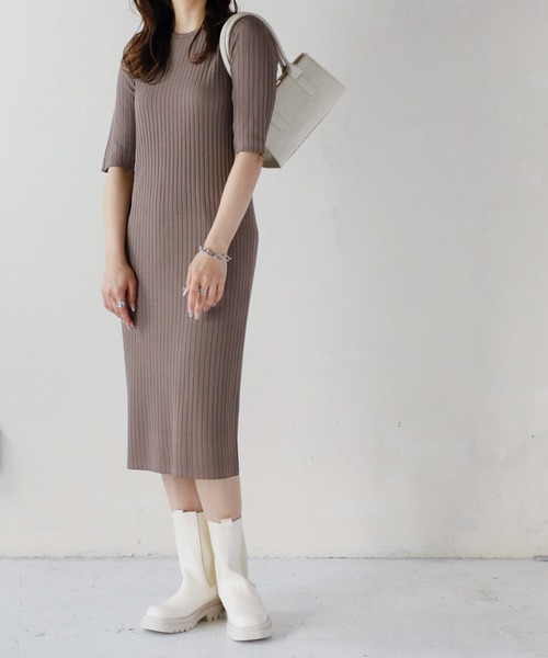 Monocoro toppi(モノコロトッピ)の「リブニットミモレ丈ワンピース(ワンピース・レディース・ベージュ/グレー/ブラック・MEDIUM)」の12枚目の写真