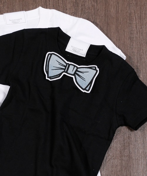 SUPERTHANKS（スーパーサンクス）の「【キッズ】蝶ネクタイワッペンベーシックTシャツ リンクコーデ 親子コーデ（Tシャツ/カットソー・キッズ・ホワイト×ブルー/ブラック×ブルー・100/110/120/130/140/150）」の2枚目の写真