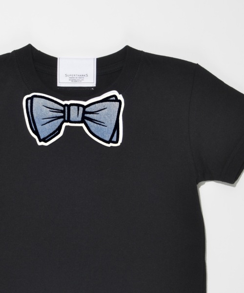 SUPERTHANKS（スーパーサンクス）の「【キッズ】蝶ネクタイワッペンベーシックTシャツ リンクコーデ 親子コーデ（Tシャツ/カットソー・キッズ・ホワイト×ブルー/ブラック×ブルー・100/110/120/130/140/150）」の3枚目の写真