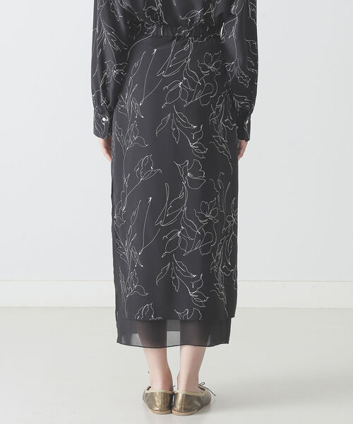 BEAMS LIGHTS(ビームスライツ)の「BEAMS LIGHTS / ドロー フラワー プリント Iライン スカート(スカート・レディース・オフホワイト/ブラック・36/38)」の18枚目の写真