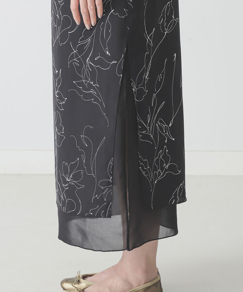 BEAMS LIGHTS(ビームスライツ)の「BEAMS LIGHTS / ドロー フラワー プリント Iライン スカート(スカート・レディース・オフホワイト/ブラック・36/38)」の16枚目の写真