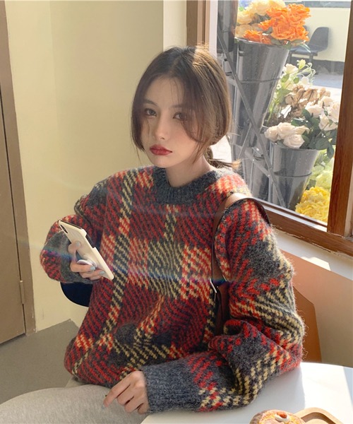 Jewelobe(ジュエローブ)の「デカチェックオーバーサイズニットプルオーバー(ニット/セーター・レディース・グレー/オレンジ・FREE)」の6枚目の写真