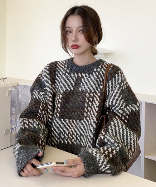 Jewelobe(ジュエローブ)の「デカチェックオーバーサイズニットプルオーバー(ニット/セーター・レディース・グレー/オレンジ・FREE)」の4枚目の写真