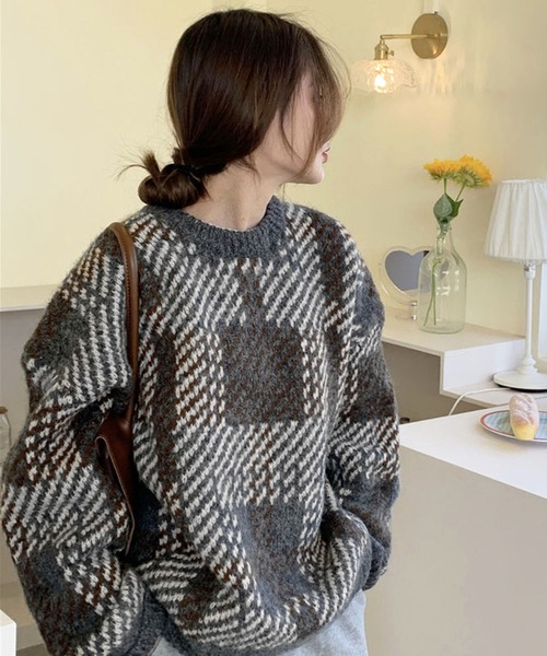 Jewelobe(ジュエローブ)の「デカチェックオーバーサイズニットプルオーバー(ニット/セーター・レディース・グレー/オレンジ・FREE)」の7枚目の写真