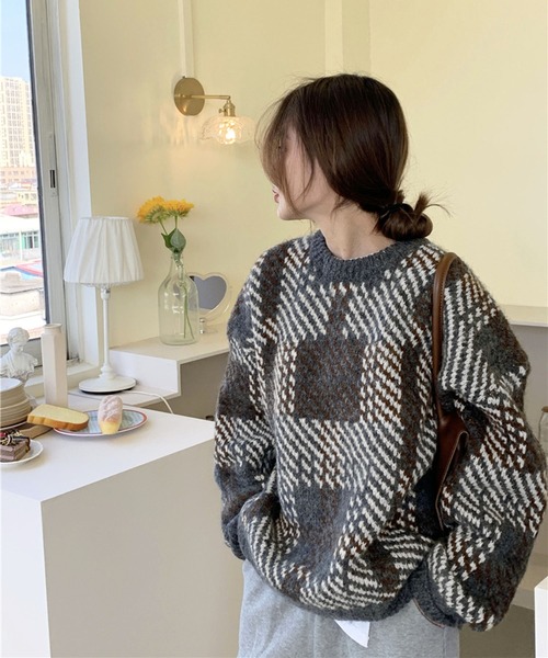 Jewelobe(ジュエローブ)の「デカチェックオーバーサイズニットプルオーバー(ニット/セーター・レディース・グレー/オレンジ・FREE)」の5枚目の写真