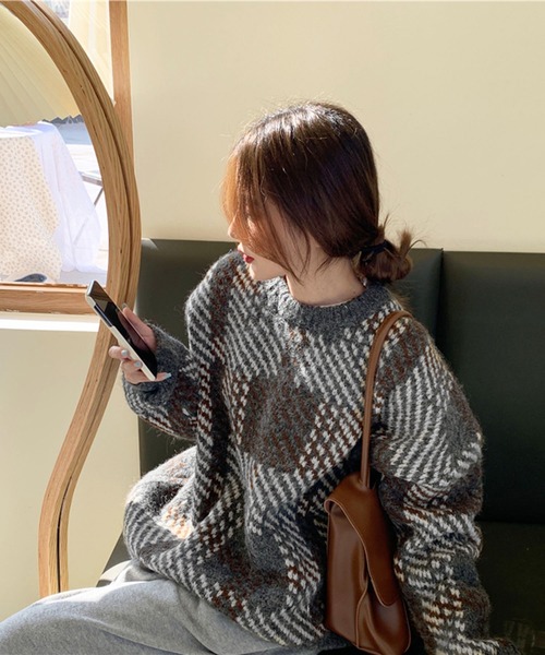 Jewelobe(ジュエローブ)の「デカチェックオーバーサイズニットプルオーバー(ニット/セーター・レディース・グレー/オレンジ・FREE)」の8枚目の写真
