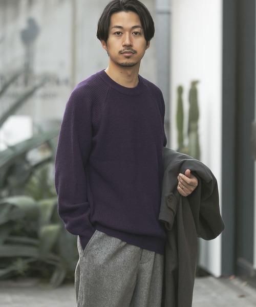 URBAN RESEARCH（アーバンリサーチ）の「ハンドウォッシャブルウールクルーネックニット（ニット/セーター・メンズ・ブラック/オフホワイト/チャコールグレー/パープル・LARGE/MEDIUM）」の4枚目の写真