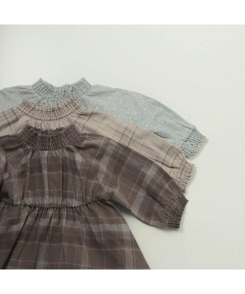 apres les cours(アプレレクール)の「シャーリングワンピース(ワンピース・キッズ・ベージュ/ブラウン/サックスブルー・90/100/110/120/80/130/140)」の15枚目の写真