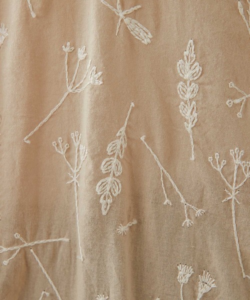 PUAL CE CIN（ピュアルセシン）の「ボタニカル刺繍後ろリボンワンピース（ワンピース・レディース・ベージュ/スミクロ・FREE）」の8枚目の写真