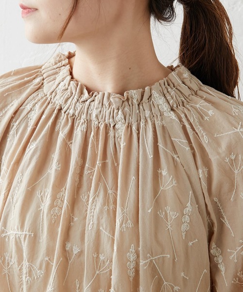 PUAL CE CIN（ピュアルセシン）の「ボタニカル刺繍後ろリボンワンピース（ワンピース・レディース・ベージュ/スミクロ・FREE）」の5枚目の写真