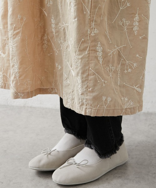 PUAL CE CIN（ピュアルセシン）の「ボタニカル刺繍後ろリボンワンピース（ワンピース・レディース・ベージュ/スミクロ・FREE）」の15枚目の写真