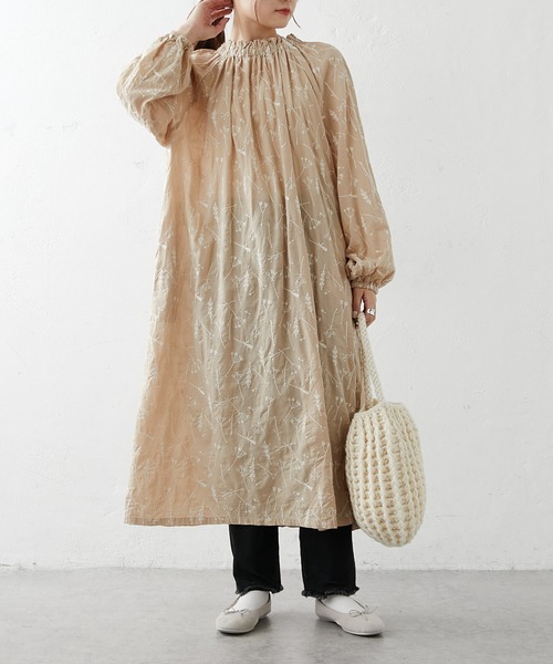 PUAL CE CIN（ピュアルセシン）の「ボタニカル刺繍後ろリボンワンピース（ワンピース・レディース・ベージュ/スミクロ・FREE）」の9枚目の写真