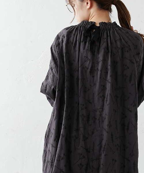 PUAL CE CIN（ピュアルセシン）の「ボタニカル刺繍後ろリボンワンピース（ワンピース・レディース・ベージュ/スミクロ・FREE）」の12枚目の写真