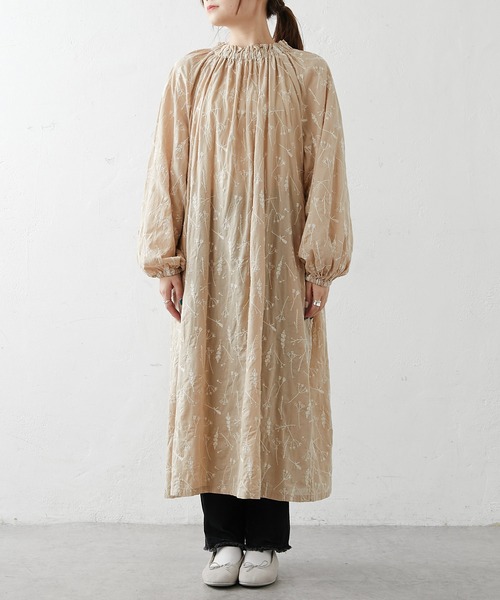 PUAL CE CIN（ピュアルセシン）の「ボタニカル刺繍後ろリボンワンピース（ワンピース・レディース・ベージュ/スミクロ・FREE）」の6枚目の写真