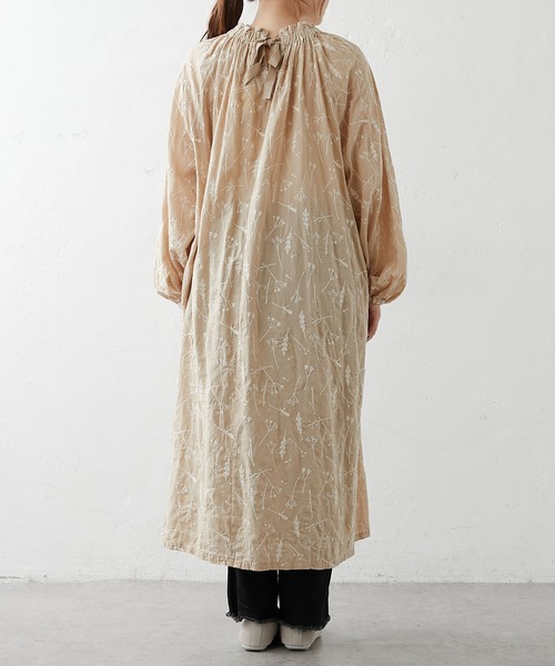 PUAL CE CIN（ピュアルセシン）の「ボタニカル刺繍後ろリボンワンピース（ワンピース・レディース・ベージュ/スミクロ・FREE）」の16枚目の写真