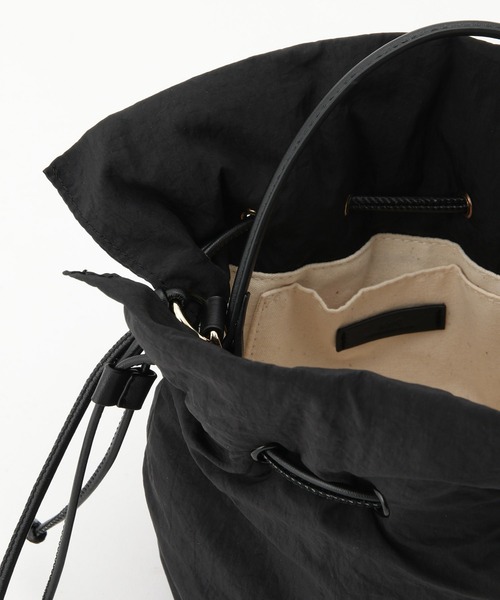 ROPE'（ロペ）の「ソフトパフドローストリング巾着バッグ（ハンドバッグ・レディース・ブラック/オレンジ/グリーン・FREE）」の7枚目の写真