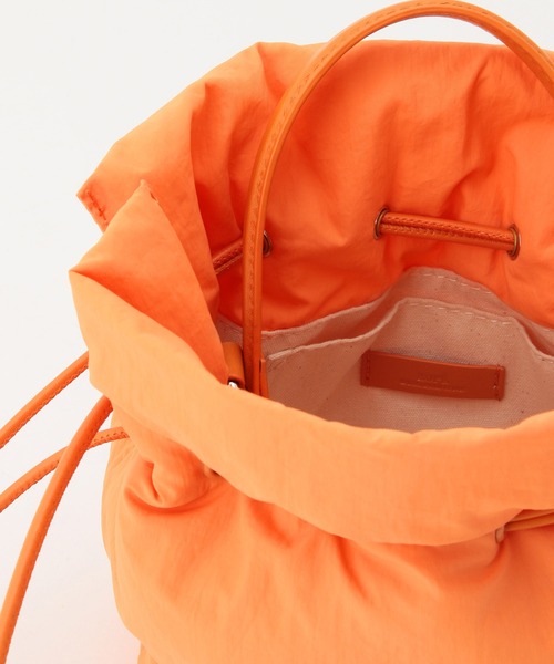 ROPE'（ロペ）の「ソフトパフドローストリング巾着バッグ（ハンドバッグ・レディース・ブラック/オレンジ/グリーン・FREE）」の16枚目の写真
