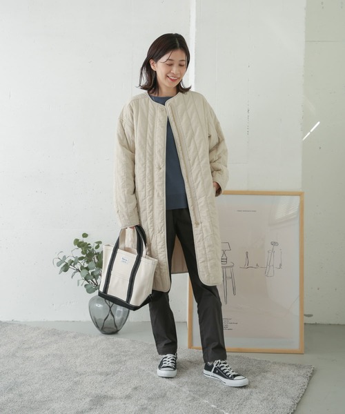 URBAN RESEARCH DOORS（アーバンリサーチドアーズ）の「キルトノーカラーライトコート（ダウンジャケット/コート・レディース・チャコールグレー/ライトカーキ/ライトベージュ・ONE）」の17枚目の写真