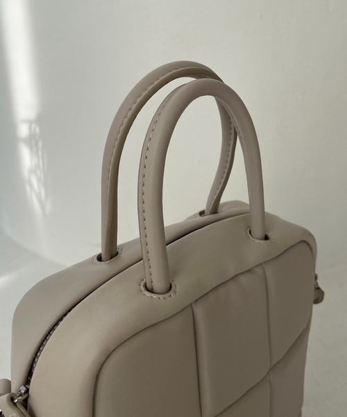 CAPRICIEUX LE'MAGE（カプリシューレマージュ）の「〈WEB限定〉パフブロッキングスクエアバッグ（ハンドバッグ・レディース・アイボリー/ブラック・FREE）」の5枚目の写真