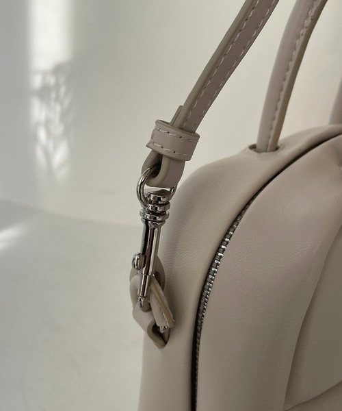 CAPRICIEUX LE'MAGE（カプリシューレマージュ）の「〈WEB限定〉パフブロッキングスクエアバッグ（ハンドバッグ・レディース・アイボリー/ブラック・FREE）」の8枚目の写真