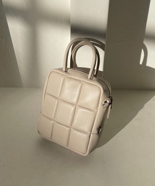 CAPRICIEUX LE'MAGE（カプリシューレマージュ）の「〈WEB限定〉パフブロッキングスクエアバッグ（ハンドバッグ・レディース・アイボリー/ブラック・FREE）」の13枚目の写真