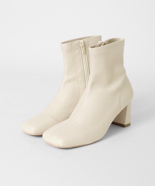 KBF（ケイビーエフ）の「エンボススクエアトゥストレッチブーツ（ブーツ・レディース・アイボリー/ブラック・36/37/38）」の5枚目の写真