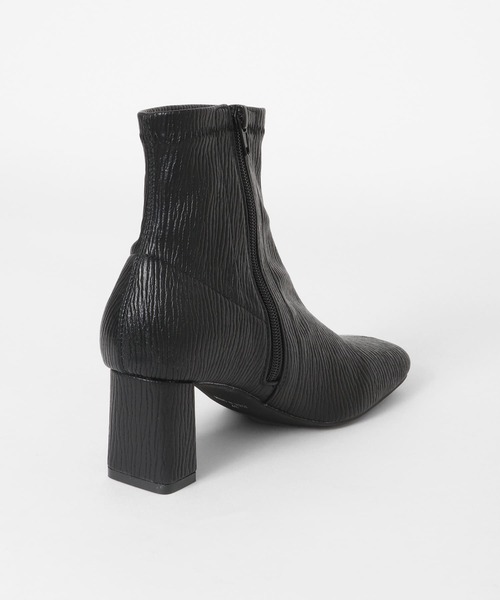 KBF（ケイビーエフ）の「エンボススクエアトゥストレッチブーツ（ブーツ・レディース・アイボリー/ブラック・36/37/38）」の8枚目の写真