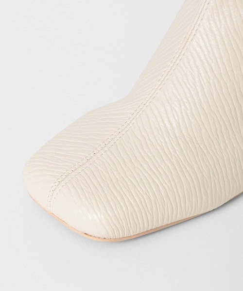 KBF（ケイビーエフ）の「エンボススクエアトゥストレッチブーツ（ブーツ・レディース・アイボリー/ブラック・36/37/38）」の11枚目の写真