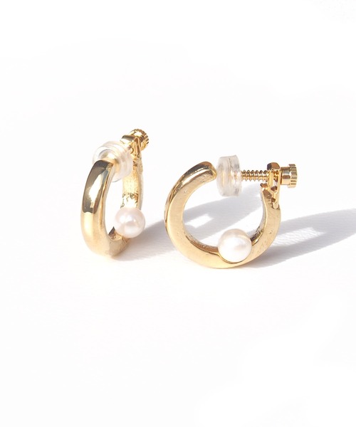 SALON（サロン）の「金具が目立たないミニパールフープイヤリング（イヤリング・レディース・ゴールド・FREE）」の4枚目の写真