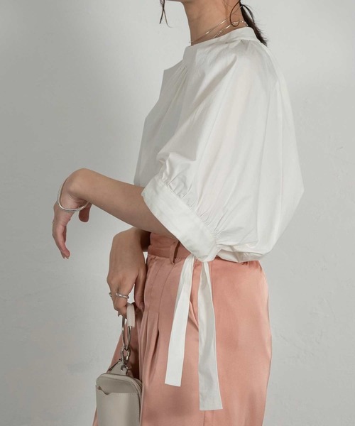 Amiur(エミレ)の「puff sleeve ribbon blouse(シャツ/ブラウス・レディース・アイボリー/ブラック・FREE)」の5枚目の写真