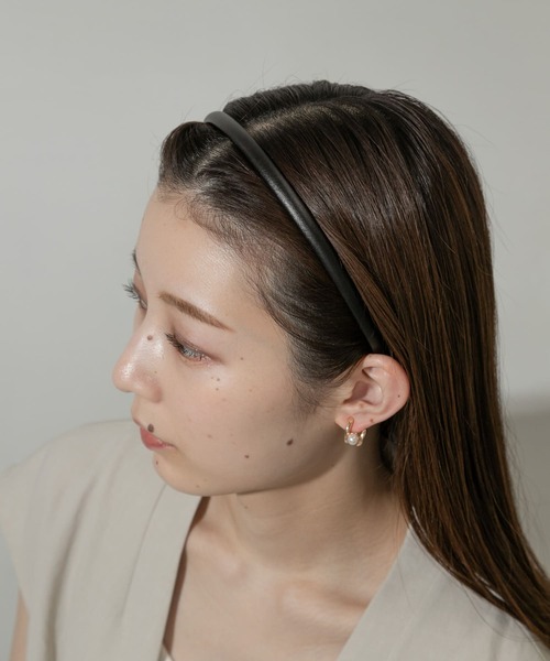 SMELLY(スメリー)の「プックリフェイクレザースリムカチューシャ(カチューシャ・レディース・ブラック/ブラウン・-)」の2枚目の写真