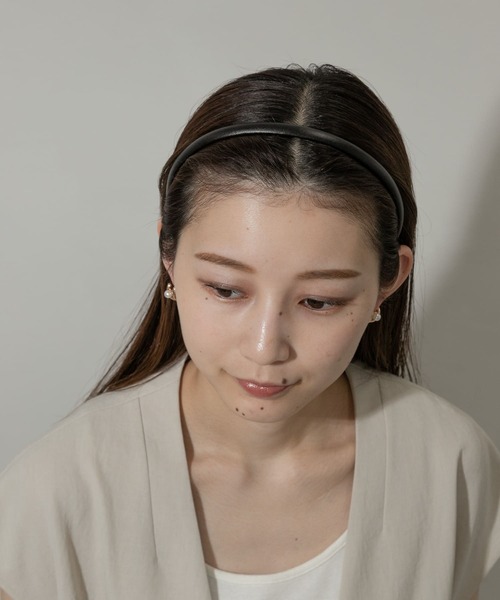SMELLY(スメリー)の「プックリフェイクレザースリムカチューシャ(カチューシャ・レディース・ブラック/ブラウン・-)」の4枚目の写真