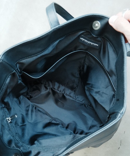 UNION STATION(ユニオンステーション)の「シンセティックレザースクエアトートバッグ(トートバッグ・メンズ・ブラック/ブラック系その他・FREE)」の9枚目の写真