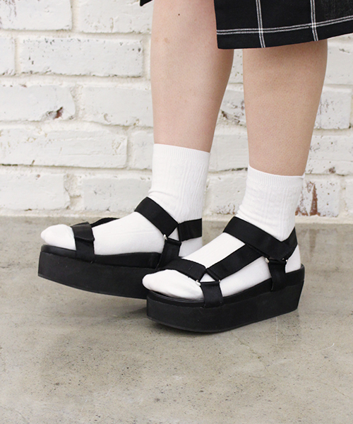 Kastane(カスタネ)の「【Kastane】厚底テープサンダル(サンダル・レディース・ホワイト/ブラック/グレー・36/37/38)」の11枚目の写真