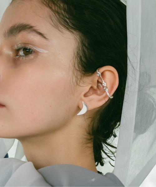SYKIA（シキア）の「Crescent Moon Pierce（ピアス（両耳用））」 - WEAR