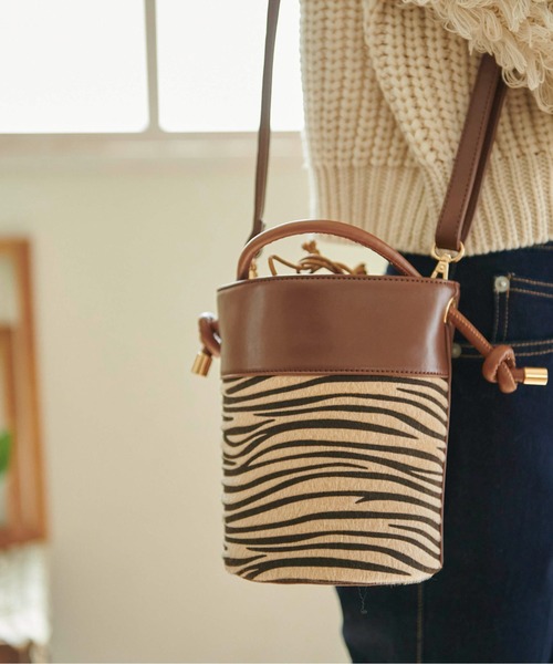 FREE'S MART（フリーズマート）の「ラウンド切り替えバッグ（ショルダーバッグ・レディース・ブラック系その他/ベージュ系その他/ブラウン・ﾌﾘ-）」の6枚目の写真