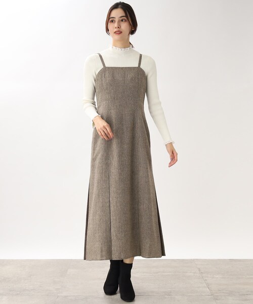 ほっそり見えするタックマーメイドキャミワンピース