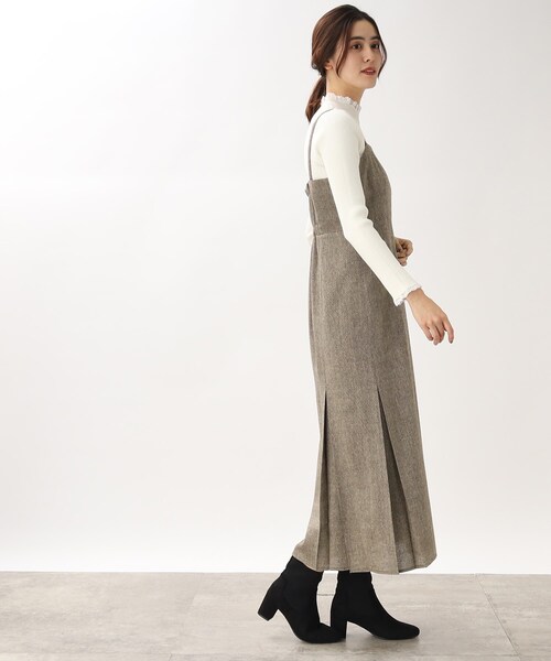 ほっそり見えするタックマーメイドキャミワンピース