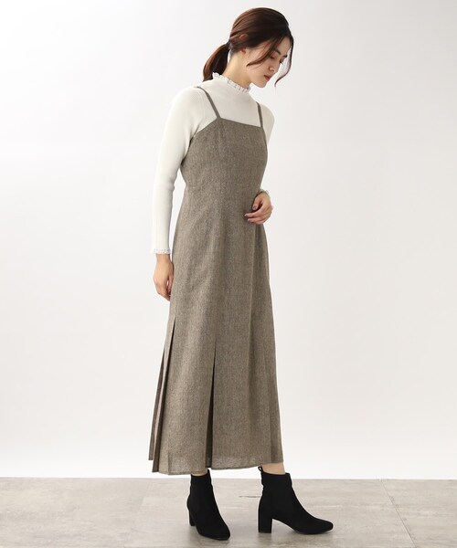 ほっそり見えするタックマーメイドキャミワンピース