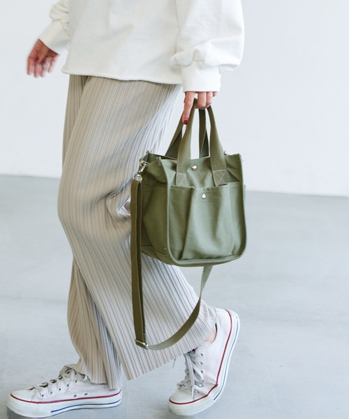 coca（coca）（コカ）の「ポケット付スクエアバッグ（ショルダーバッグ・レディース・カーキ/アイボリー・ONE SIZE）」の11枚目の写真