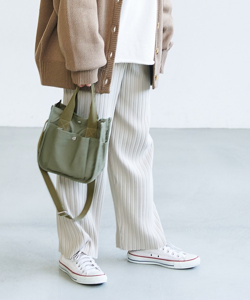 coca（coca）（コカ）の「ポケット付スクエアバッグ（ショルダーバッグ・レディース・カーキ/アイボリー・ONE SIZE）」の16枚目の写真