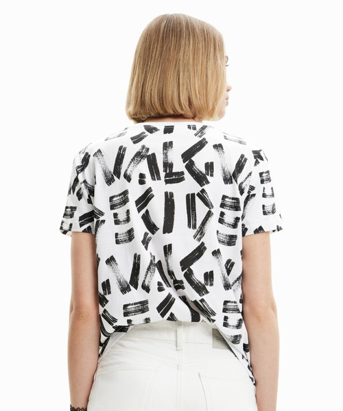 Desigual（デシグアル）の「アーティ文字 Tシャツ（Tシャツ/カットソー・レディース・ホワイト/ブラック・L/M/S/XL/XS）」の7枚目の写真