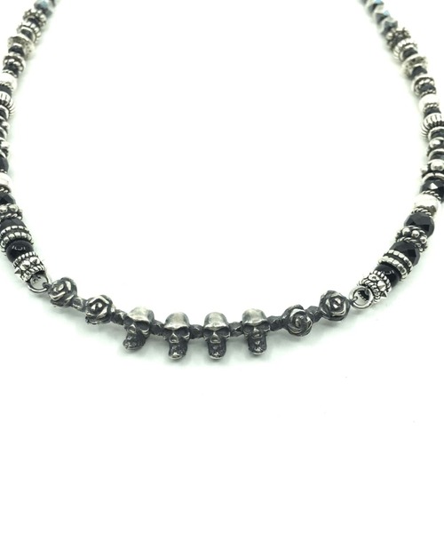 gunda（ガンダ）の「gunda/ガンダ/SKULL SPINEL NECKLACE
