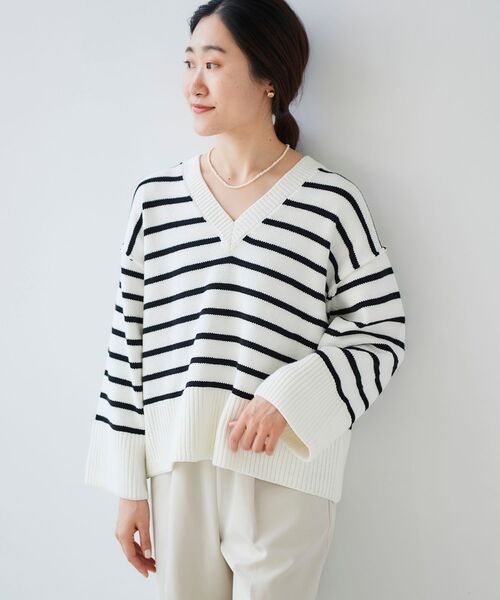 le.coeur blanc(ルクールブラン)の「ボーダーワイドシルエットVネックニット(ニット/セーター・レディース・ブラック系その他/ブルー系その他2・38)」の10枚目の写真