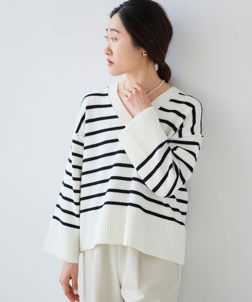 le.coeur blanc(ルクールブラン)の「ボーダーワイドシルエットVネックニット(ニット/セーター・レディース・ブラック系その他/ブルー系その他2・38)」の11枚目の写真