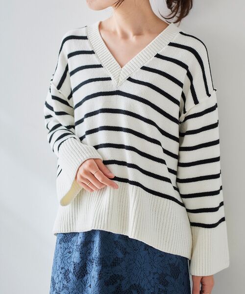 le.coeur blanc(ルクールブラン)の「ボーダーワイドシルエットVネックニット(ニット/セーター・レディース・ブラック系その他/ブルー系その他2・38)」の20枚目の写真