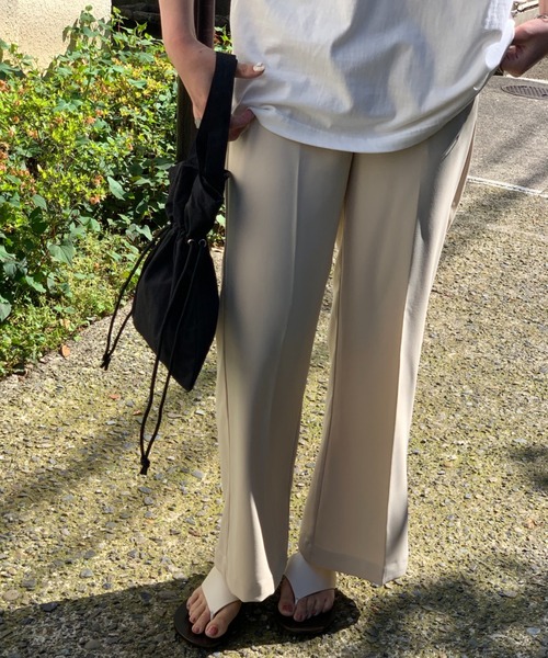 mi via loca(ミヴィアロカ)の「センタープレスカラーフレアパンツ(スラックス・レディース・キナリ/グリーン/スモークピンク/グレイッシュブルー・FREE)」の10枚目の写真