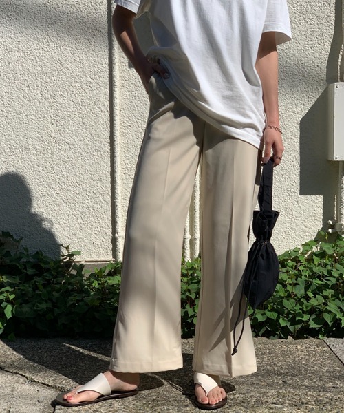 mi via loca(ミヴィアロカ)の「センタープレスカラーフレアパンツ(スラックス・レディース・キナリ/グリーン/スモークピンク/グレイッシュブルー・FREE)」の5枚目の写真